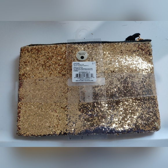 NWT Sparkle and shine wristlet and earring set ( black or gold) - Picture 2 of 5